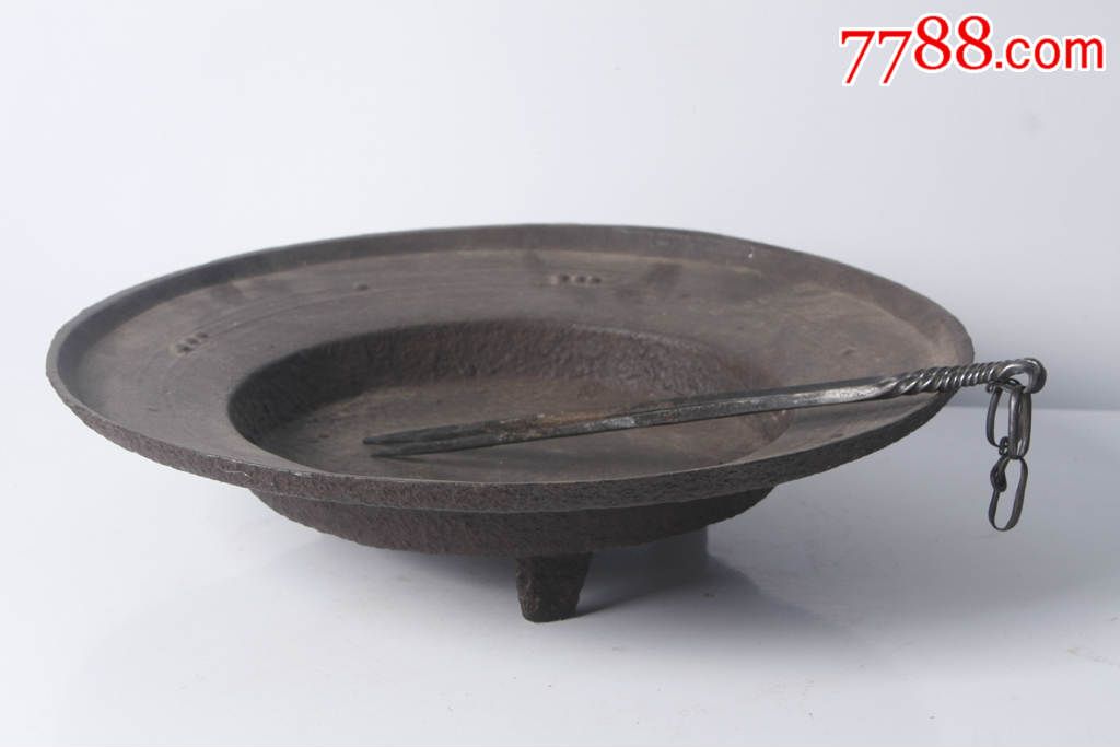 三足乳丁铁火盆
