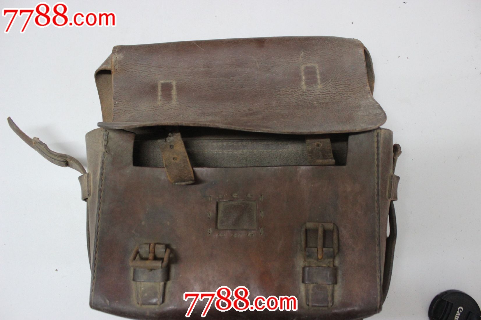 民国用皮背包