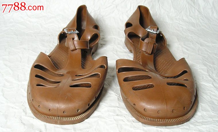 收藏怀旧6070年代老式塑料凉鞋几十年了跟橡胶一样柔软