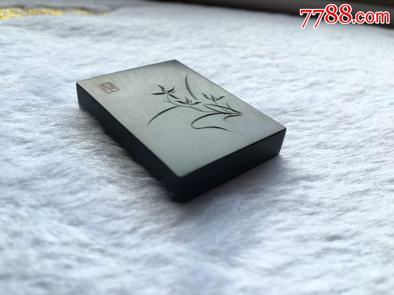 和田玉黑青玉手工精雕兰花牌子