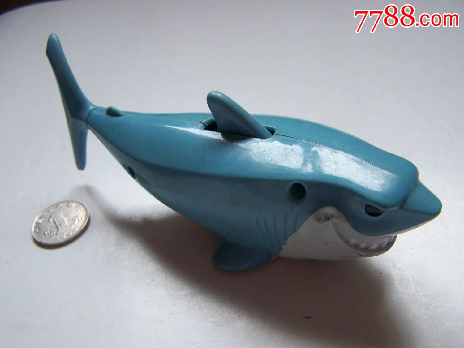 玩具大鲨鱼,有英文字母,点图可放大