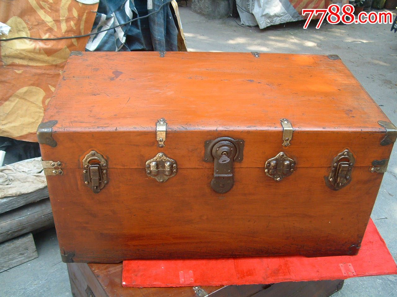 民国.老樟木箱子6面整板.铜包角.带钥匙.85*48*43cm.