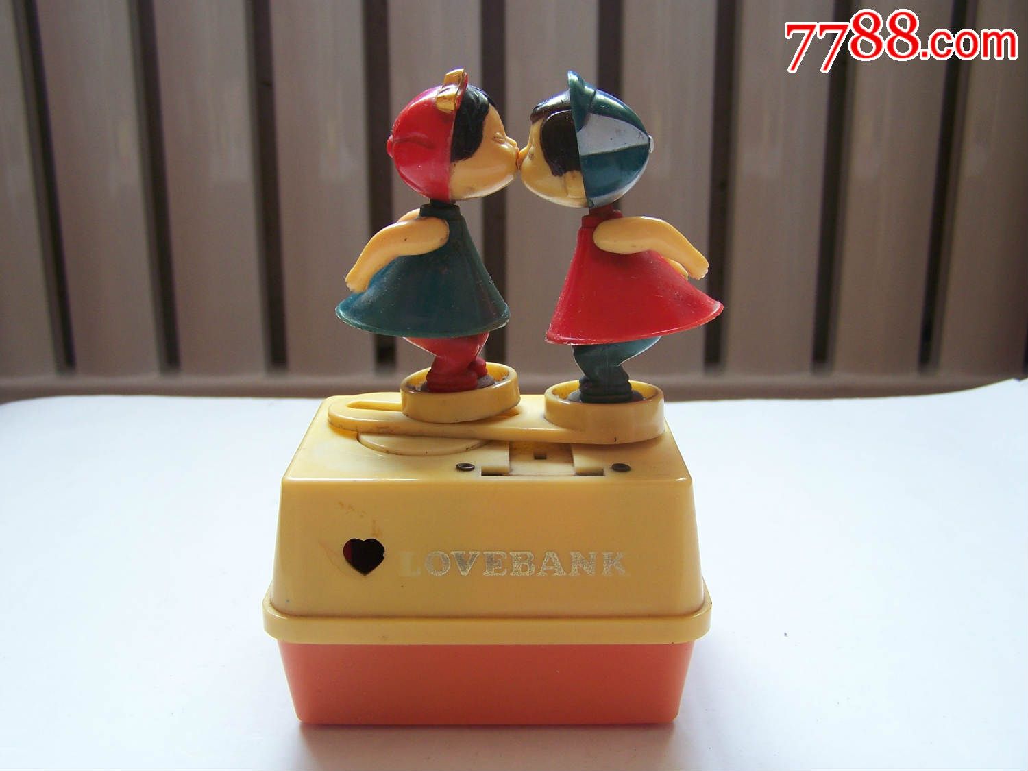 经典亲嘴音乐盒玩具音乐运转正常点图可放大