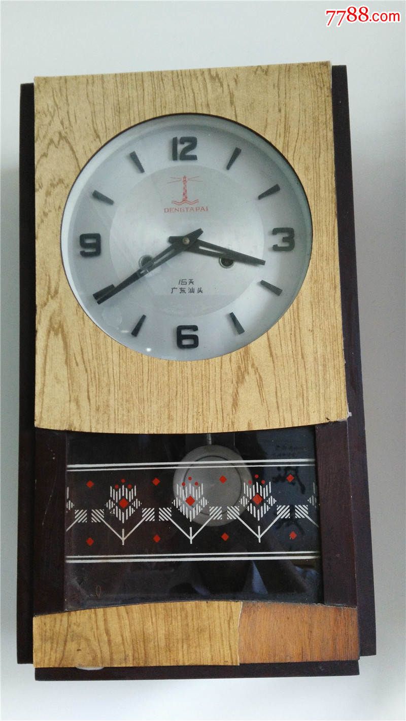80年代广东汕头出品的灯塔牌机械挂钟_挂钟_第1张_7788钟表收藏