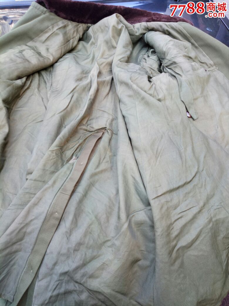 老式麦穗扣校毕大衣