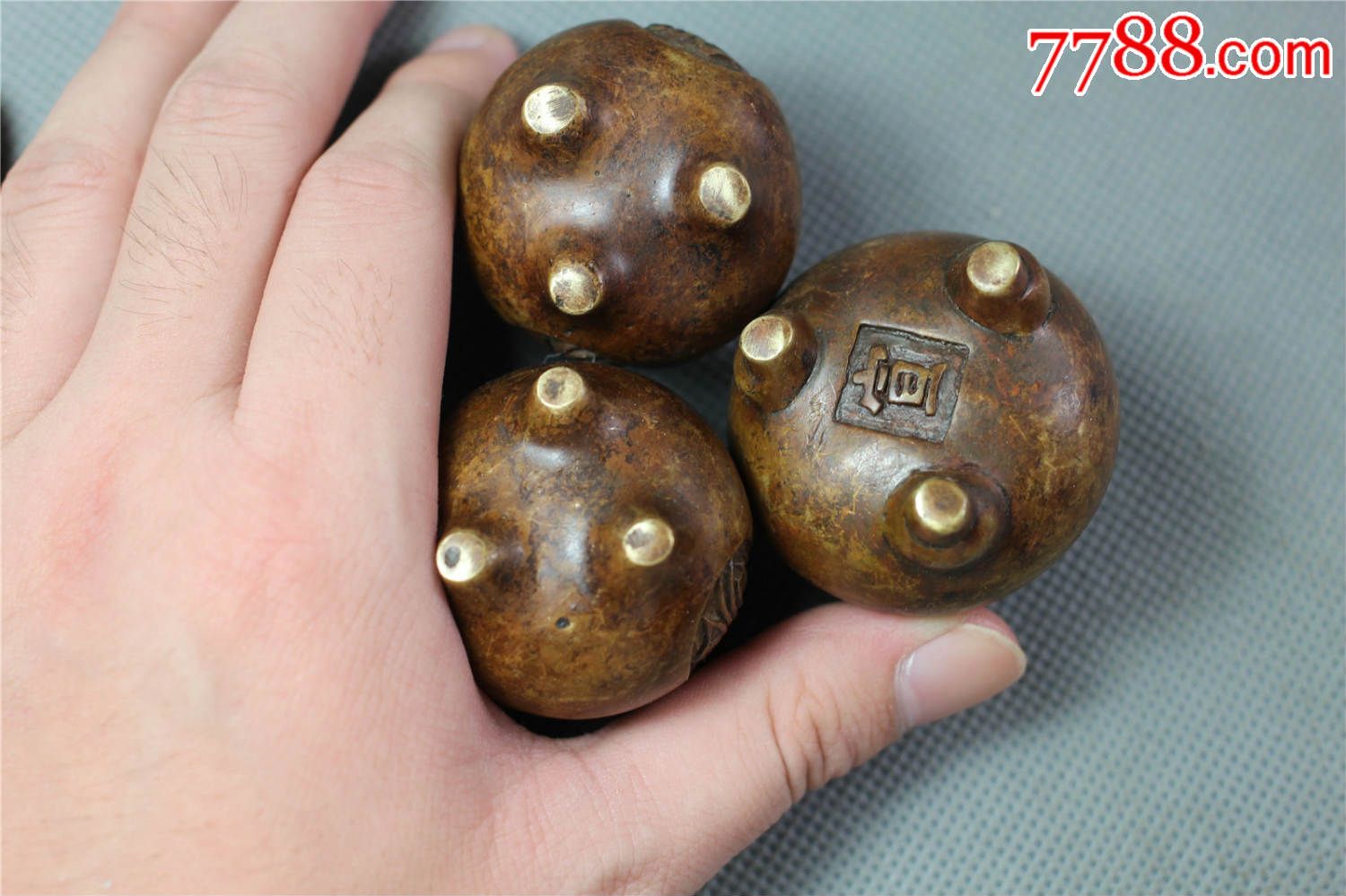 三个有小年份的小铜香炉