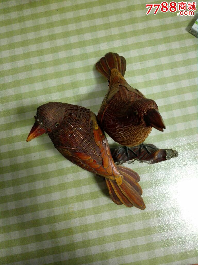 给"爱悦侧144的一对竹编的鸟