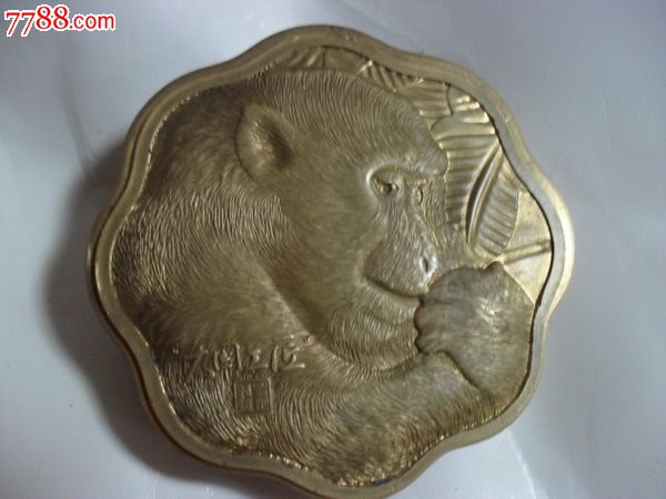 大国工匠"孟剑锋制"錾刻浮雕猴铜牌,刻工精细,毫发毕现,漂亮精美;直径