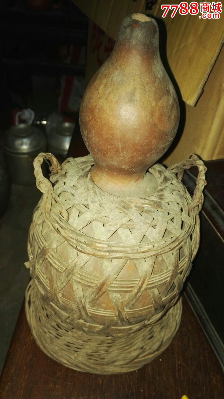 竹篾编织包裹的葫芦水壶
