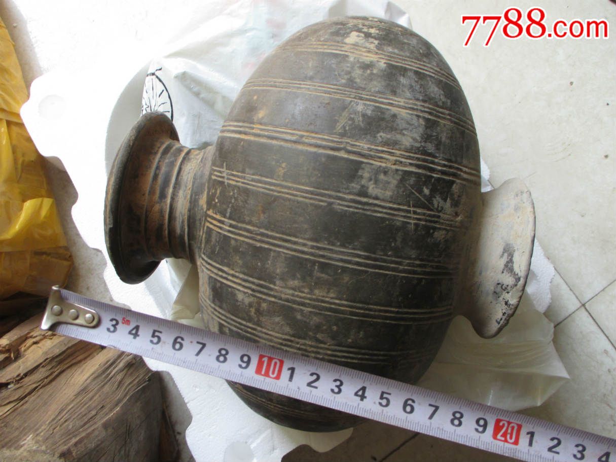 中号鸭蛋罐灰陶无彩色有竖纹