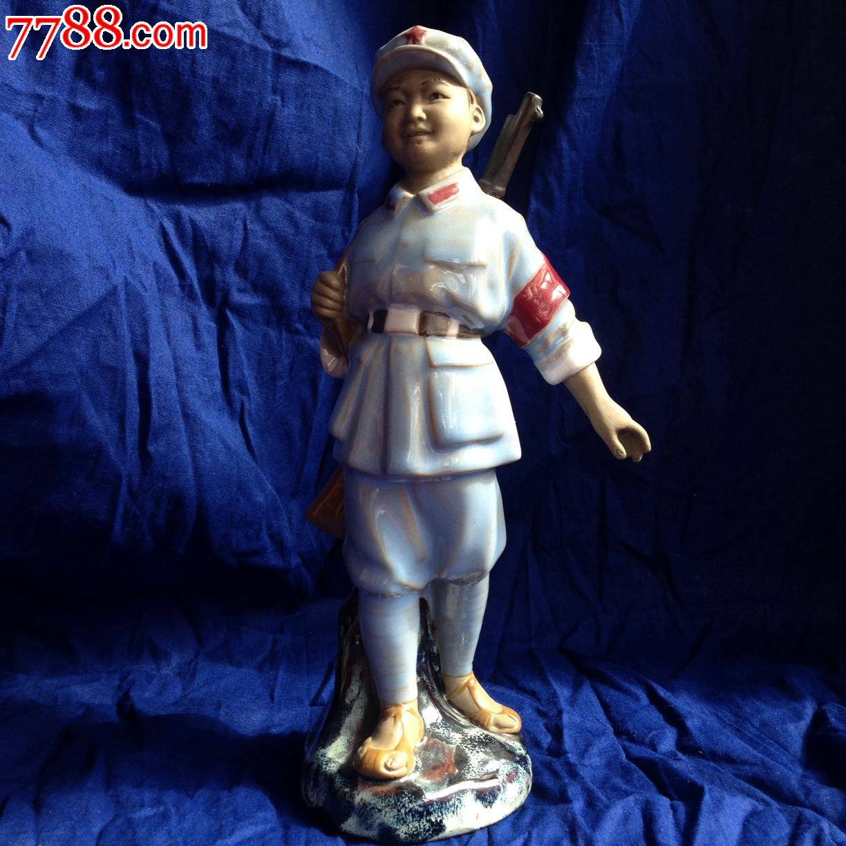 文革石湾窑瓷塑"闪闪红星*潘冬子"*****高:25.8*直径:8.3厘米