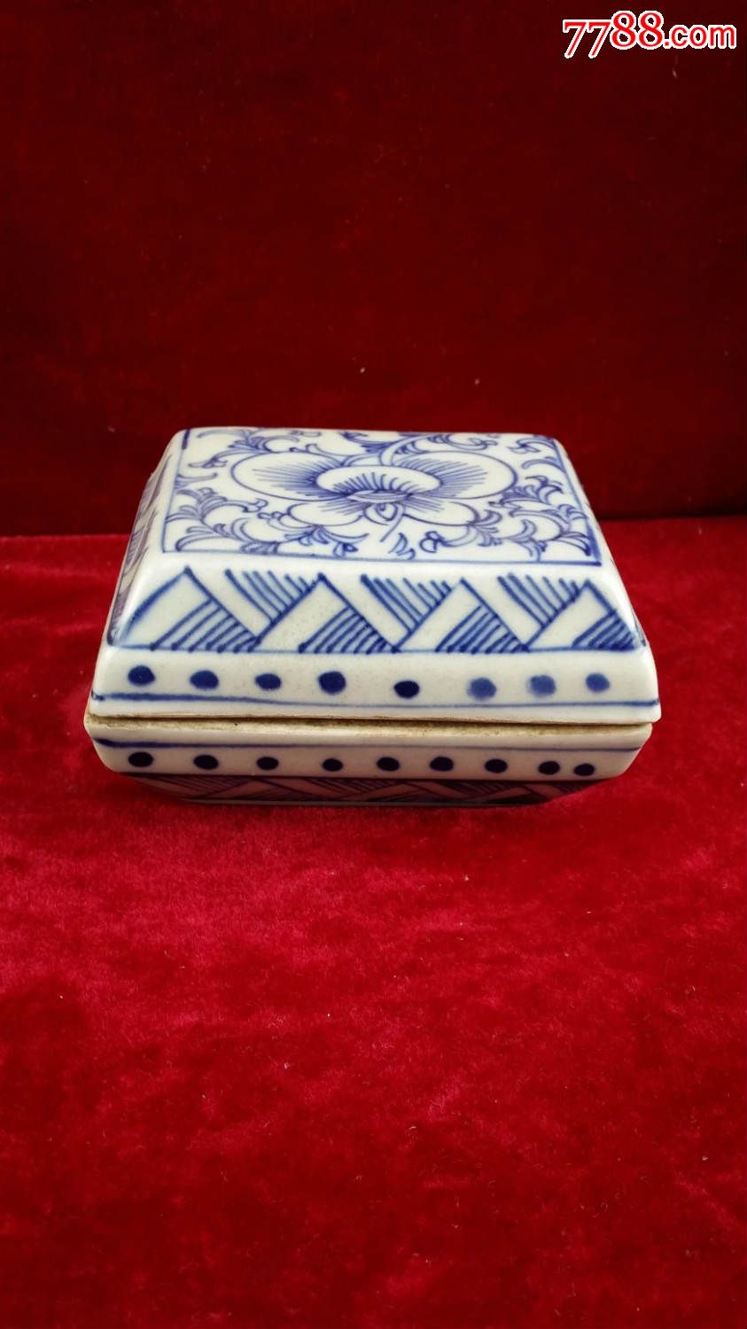 青花花卉胭脂盒编11775