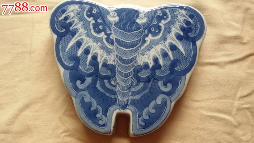 蝴蝶造型乾隆年制款青花瓷盒英国直邮