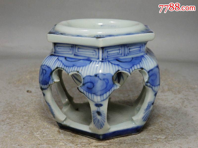 清代青花花卉六边形鱼穿