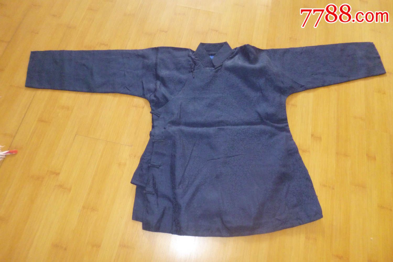 滚动鼠标滚轴,图片即可轻松放大,缩小更多"旗装/马褂