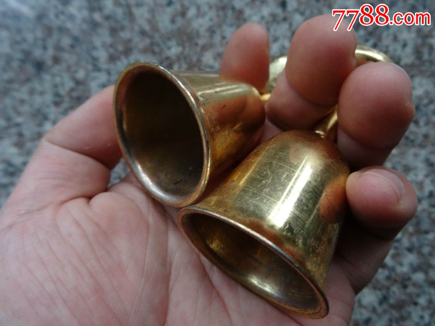 铜酒杯一对(见简介),酒瓶,年代不详,其他酒瓶,其他材质,圆形,其他图案