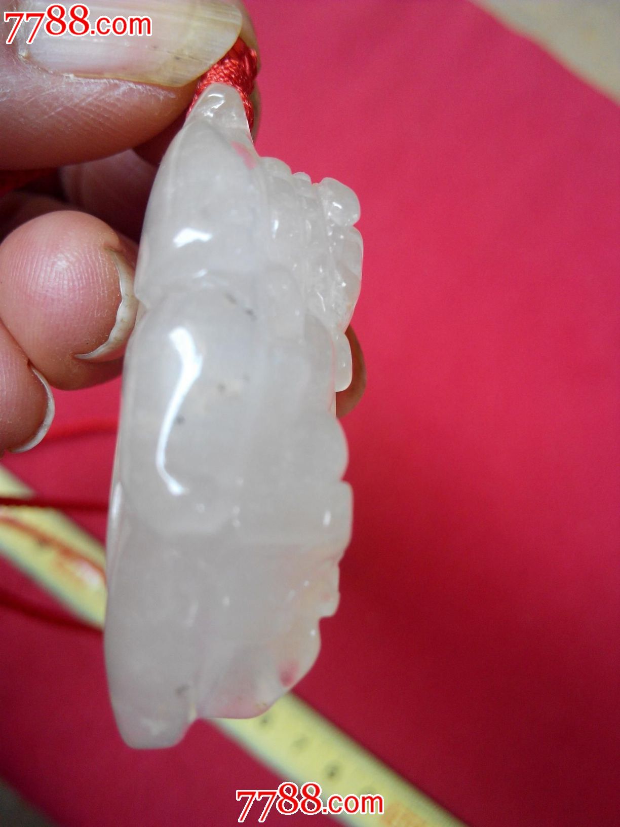 黄龙玉白色吊坠