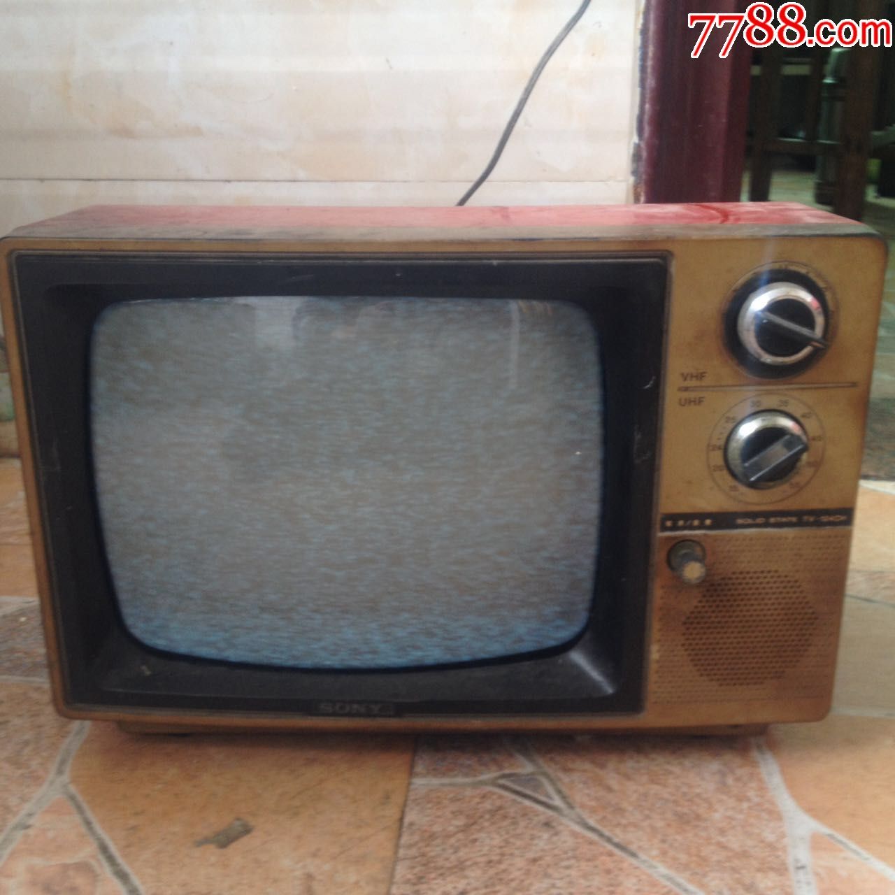 七十年代袖珍小黑白电视机-价格:1元-au33131743-电视机 -加价-7788收藏__收藏热线