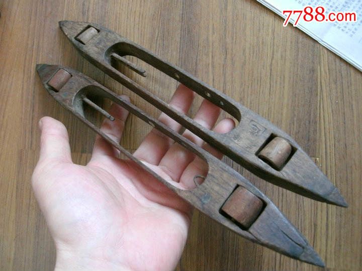 清库了,两把民国织布用木梭子,带款识,99元