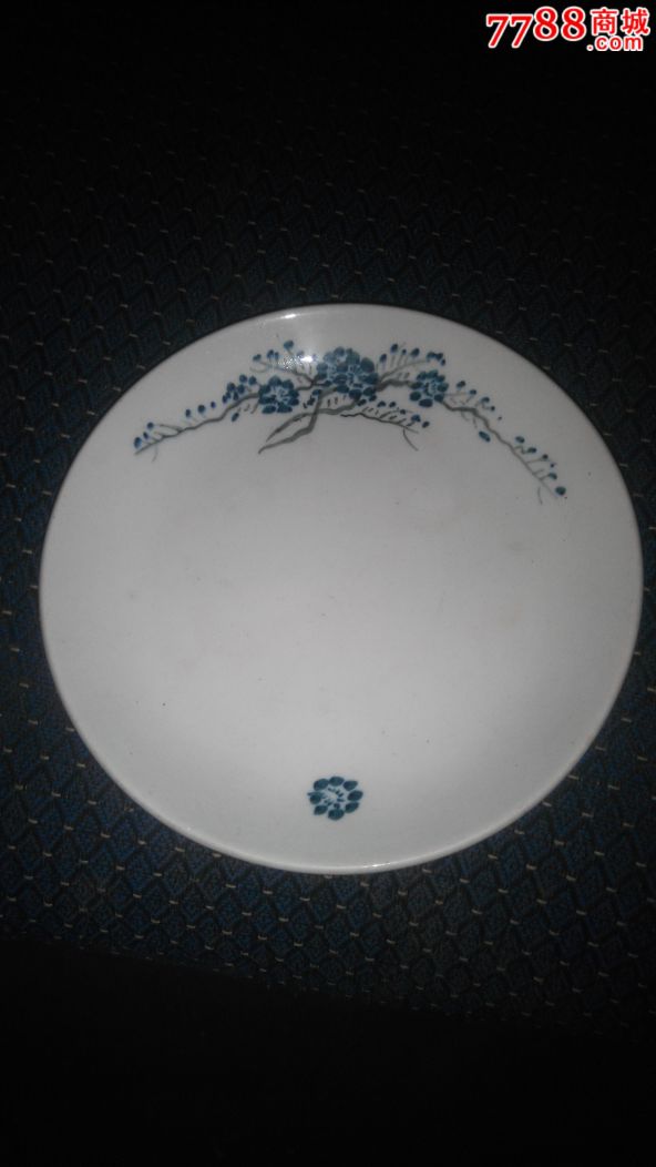 青花盘子一个