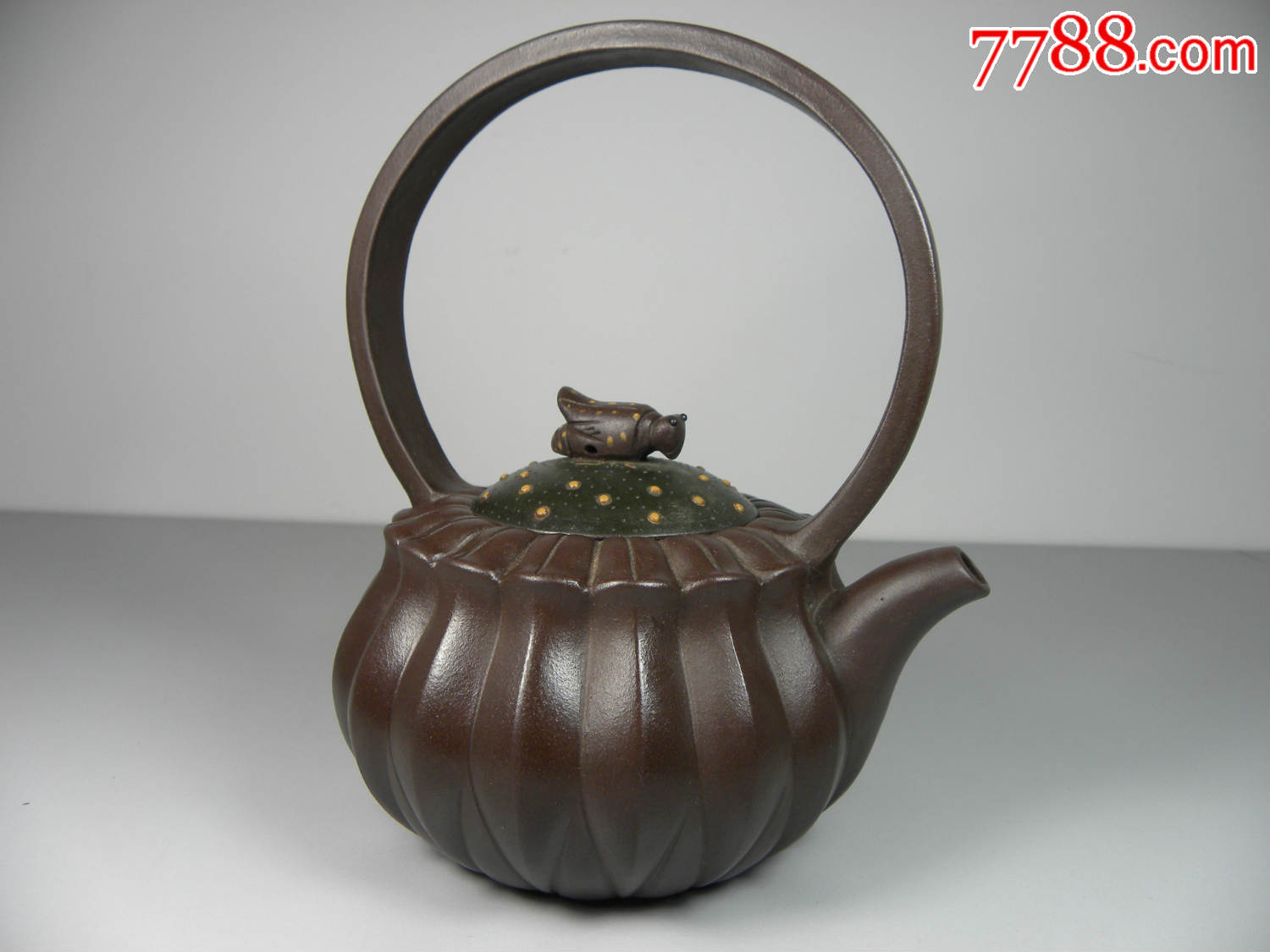 著名紫砂艺术家高建芬菊瓣提梁紫砂壶