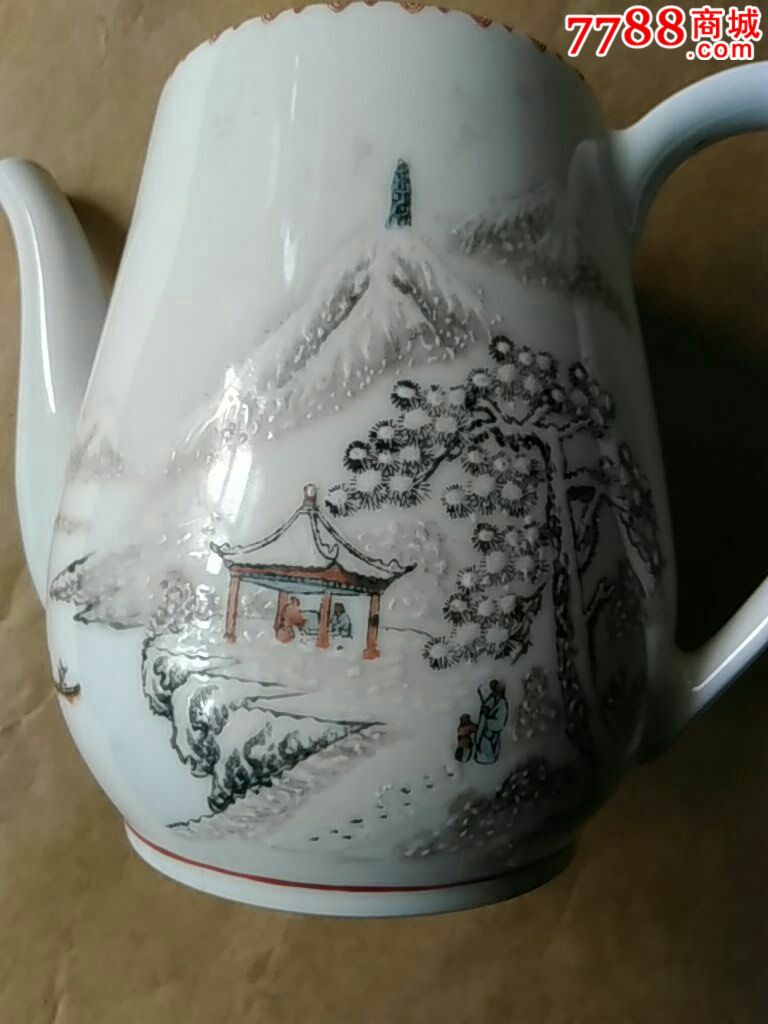 七八十年代景德镇粉彩手绘雪景茶壶