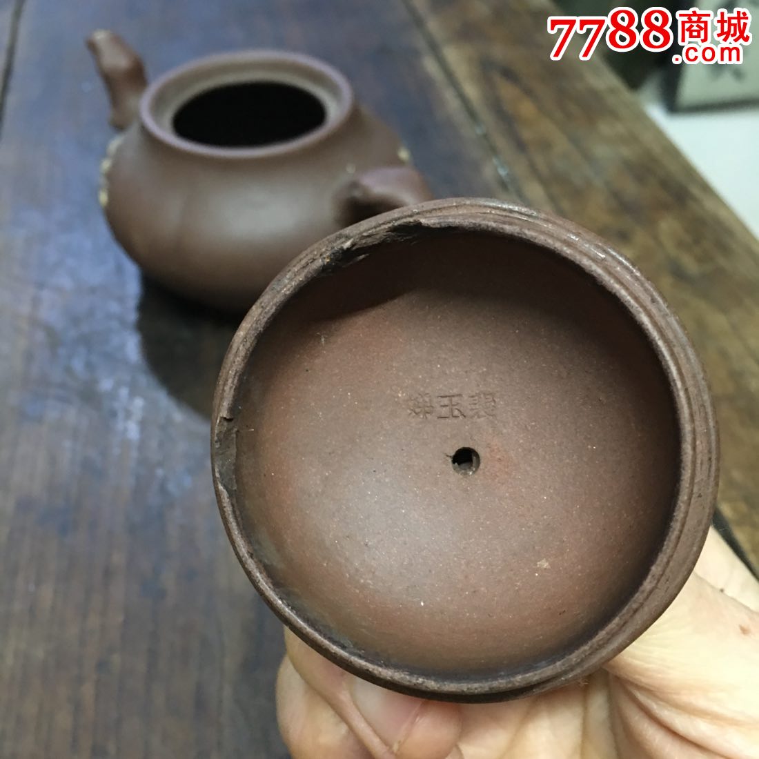 70年代中期的中国宜兴紫砂厂的裴玉娣技师制作的点彩中梅桩壶