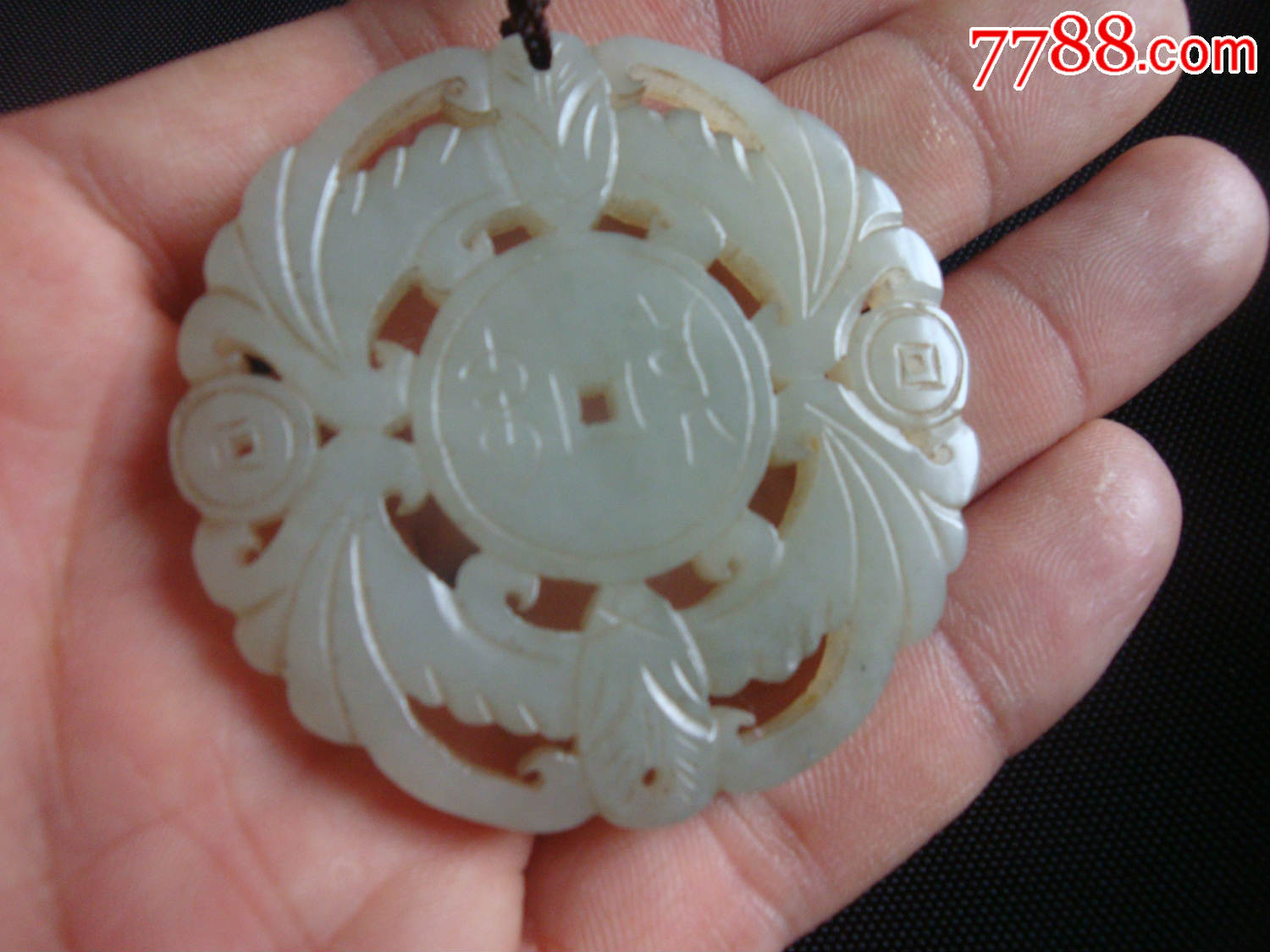 清代满镂空老和田玉挂件