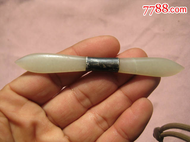 一根中间包银的和田玉双尖发瓒