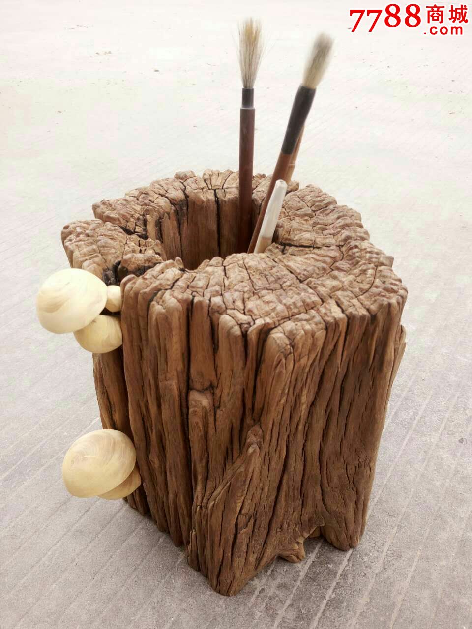 老槐木笔筒,老茬口,小蘑菇为后雕刻
