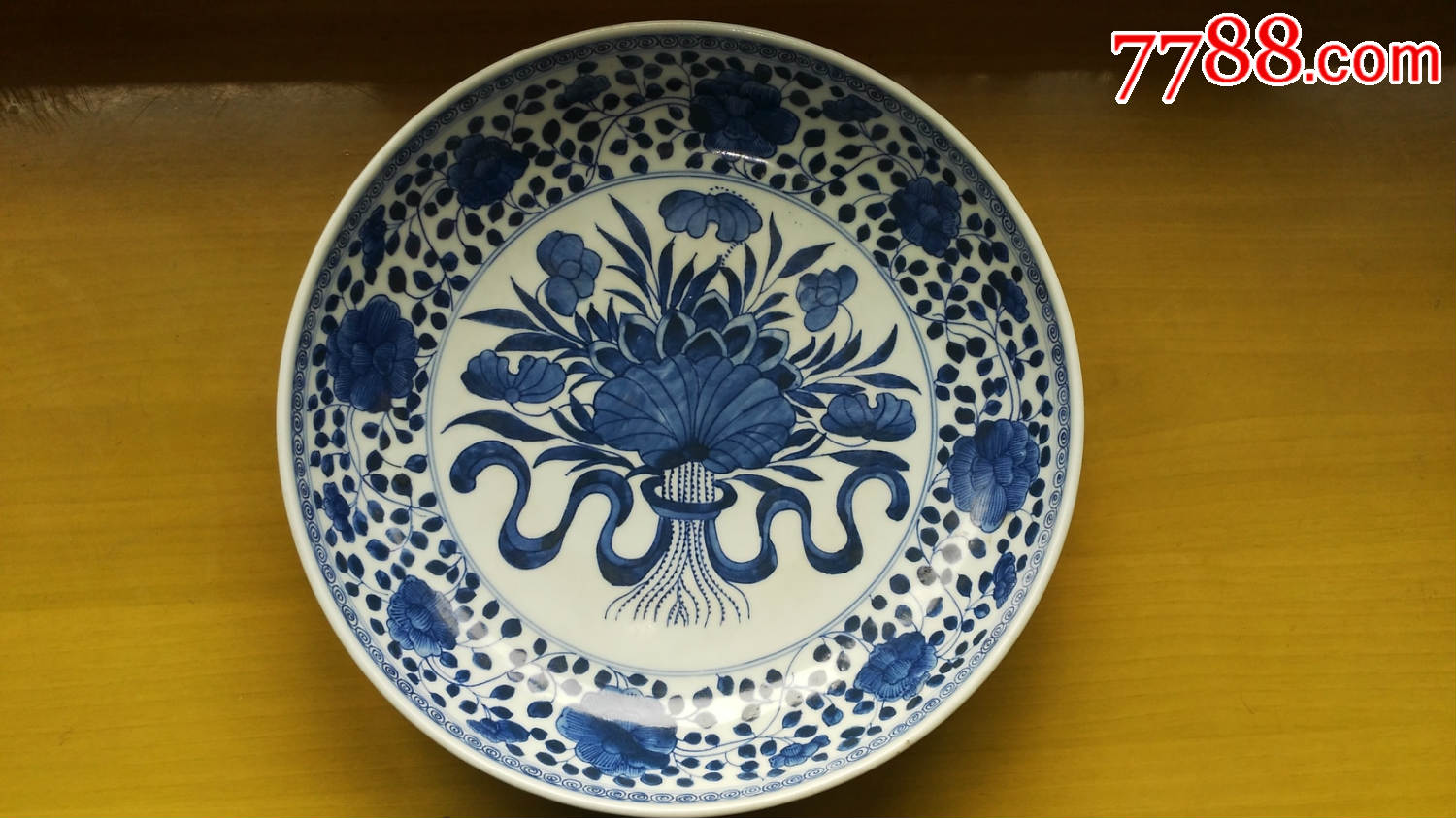 清代青花花卉纹大盘