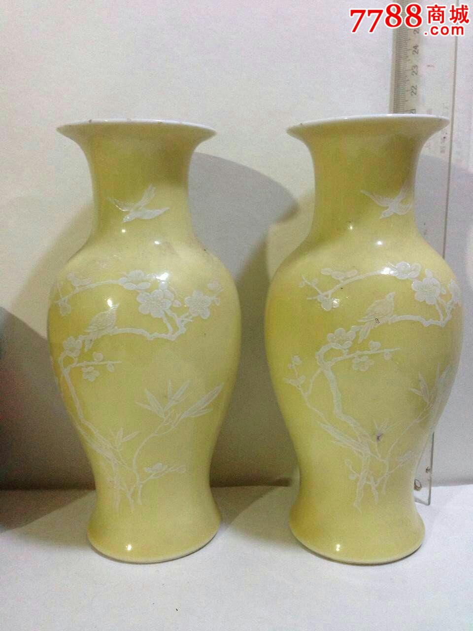 蓝款黄釉花鸟纹～70年代中国景德镇制花瓶一对!