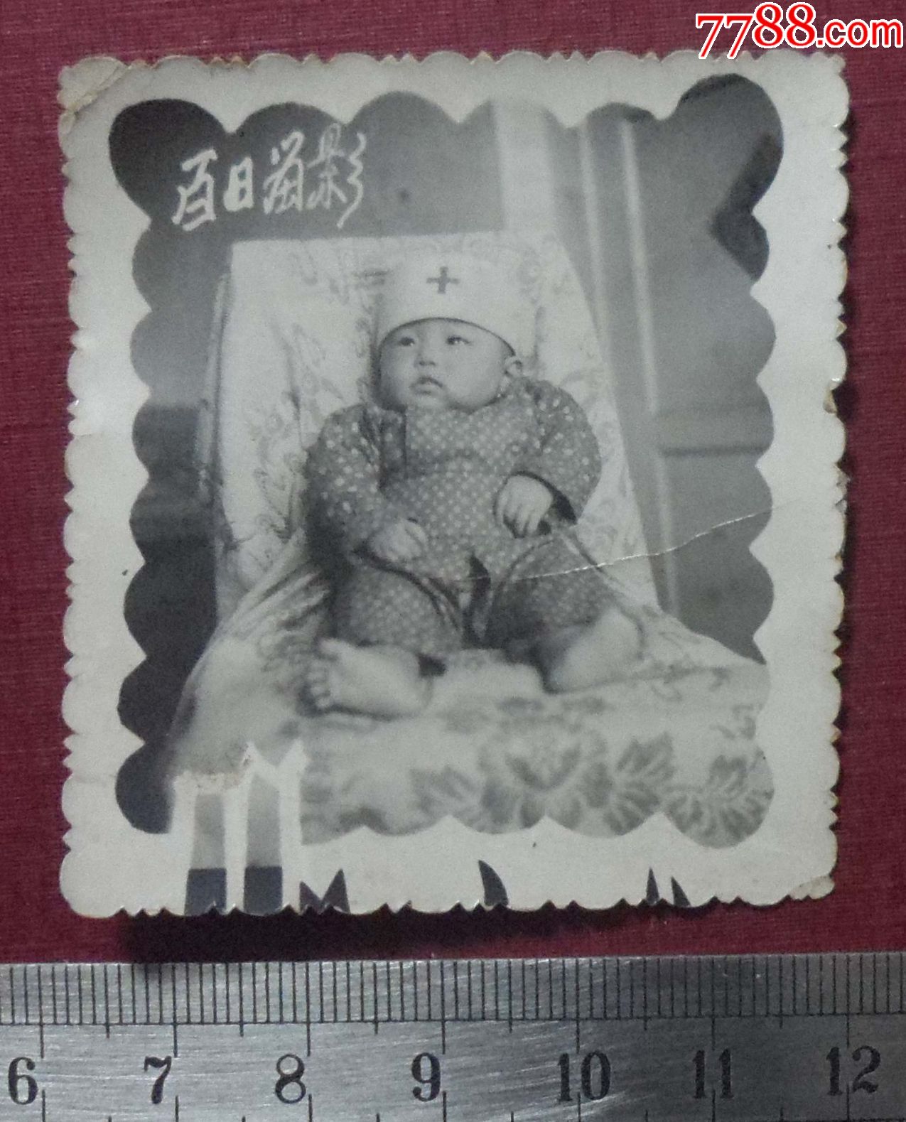 百日留影红十字帽艺术照