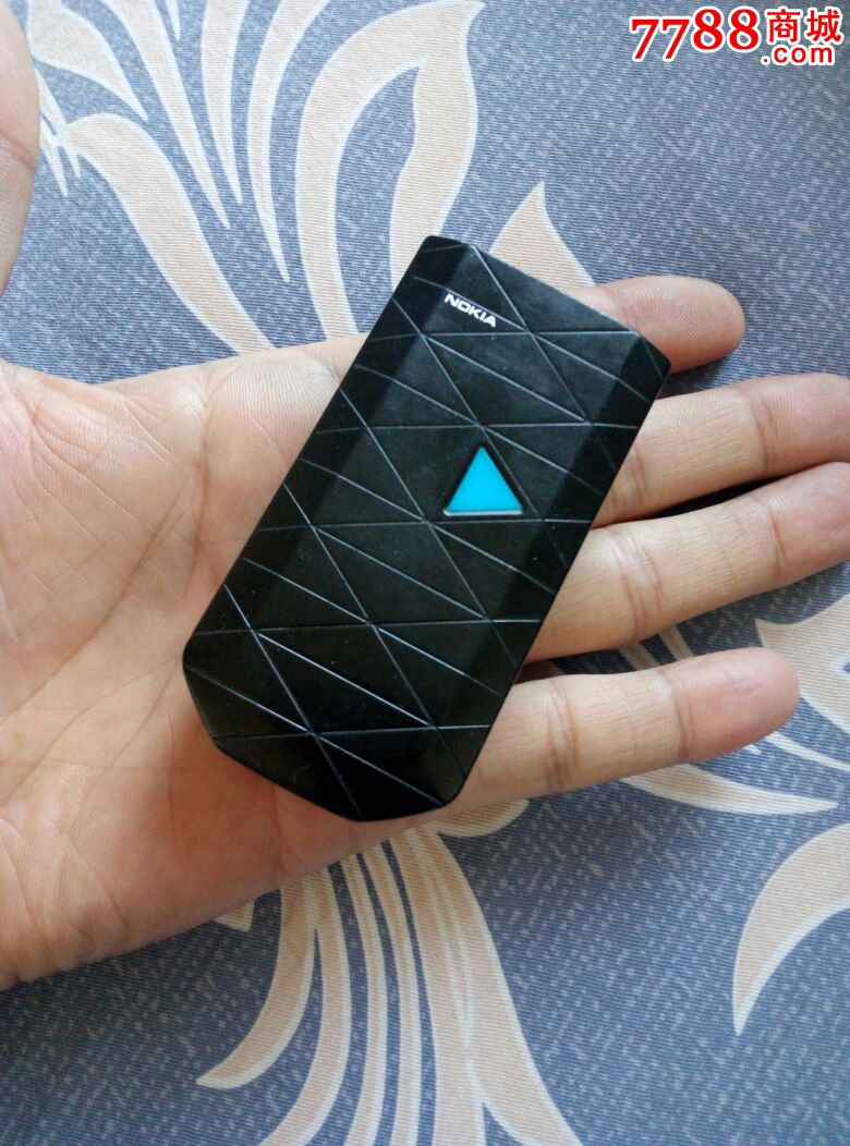 诺基亚7070翻盖手机