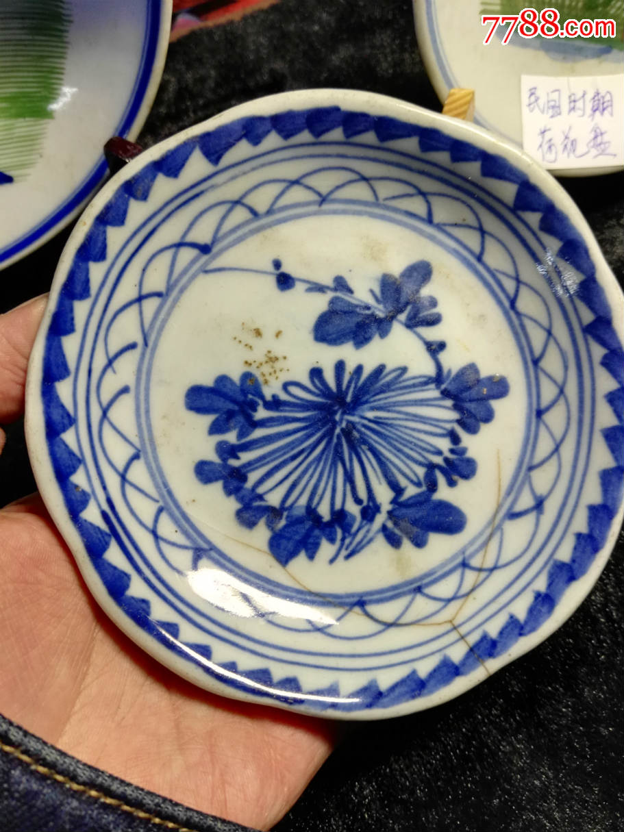 青花瓷菊花盘