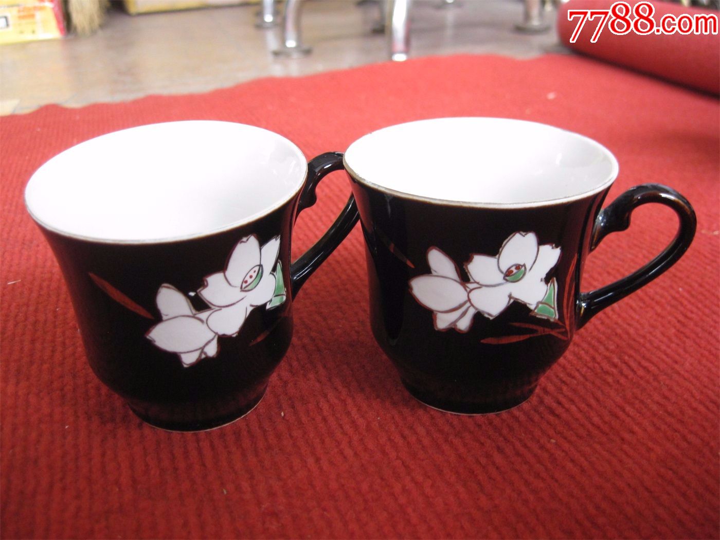 怀旧收藏80年代陶瓷水杯一对儿荷花图案图案造型简单