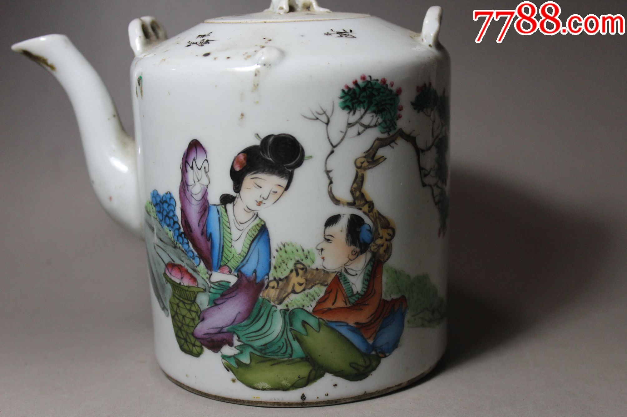 清末竹里馆粉彩人物茶壶