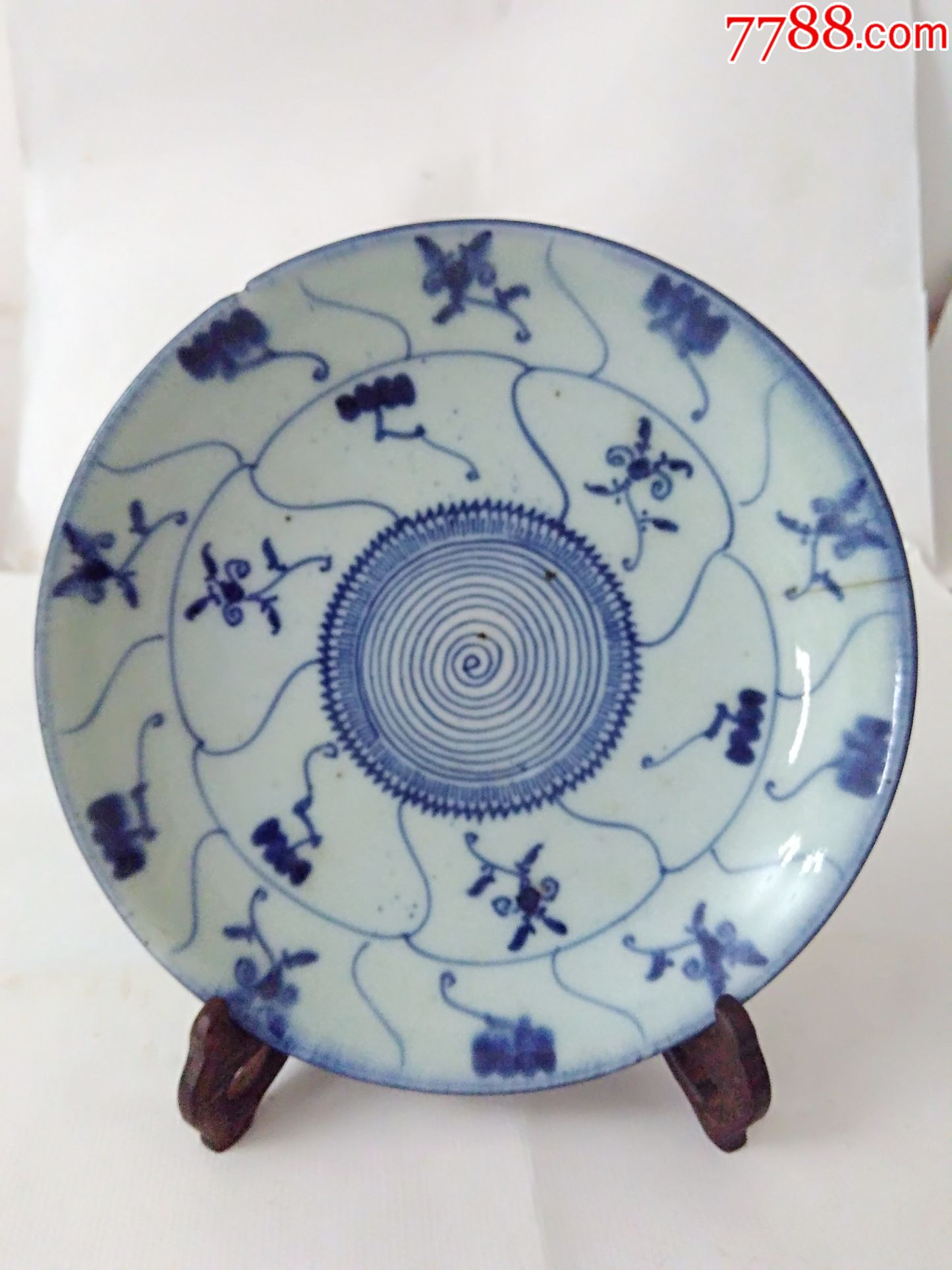 517清雍正灵芝纹青花盘,口径19.1厘米,有冲缩釉