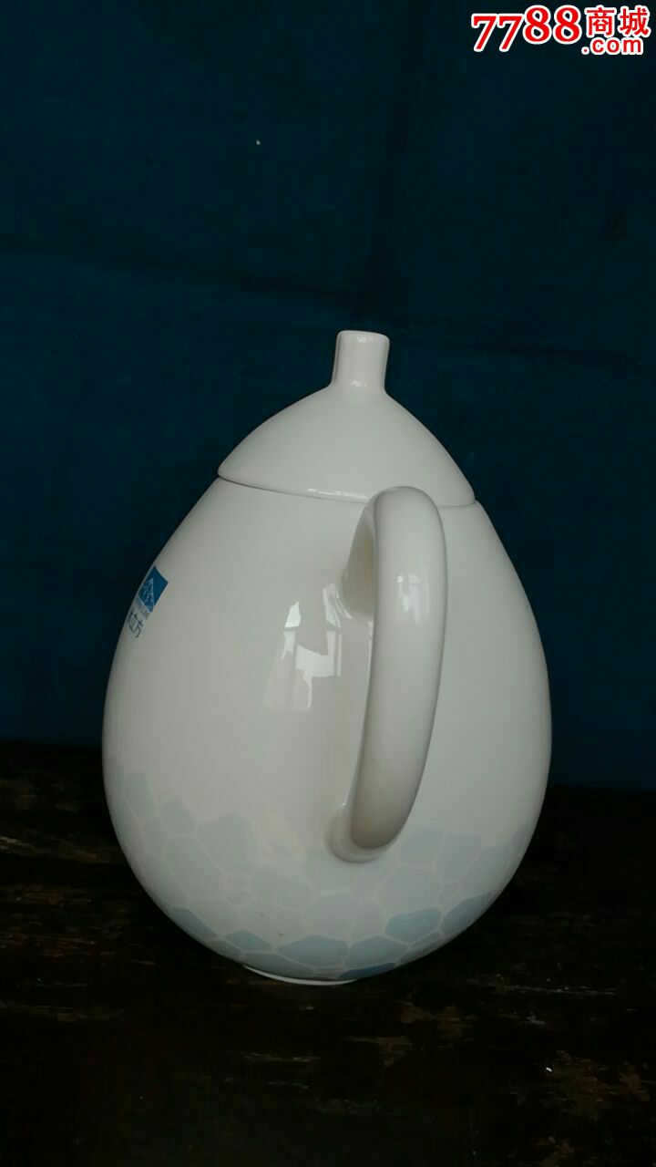 茅台酒股份公司出品零八奥运水立方酒壶或茶壶