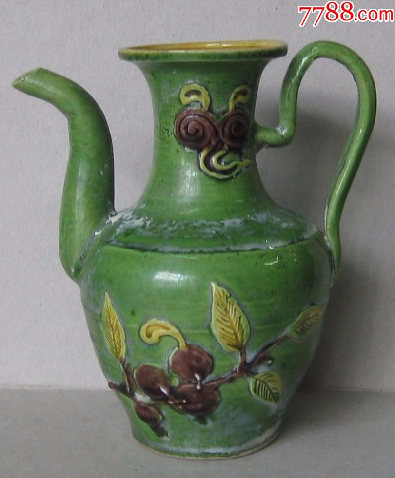 漳州窑绿地素三彩花果纹执壶