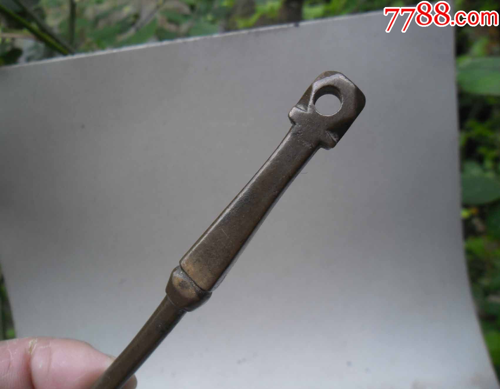 红铜大钥匙一把