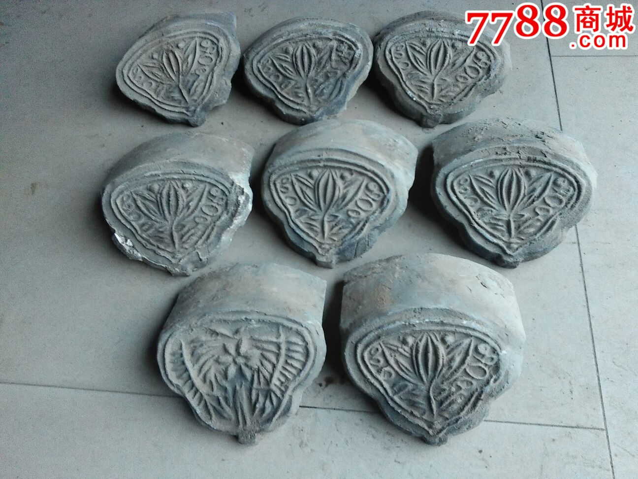 几个滴水瓦当,荷花图