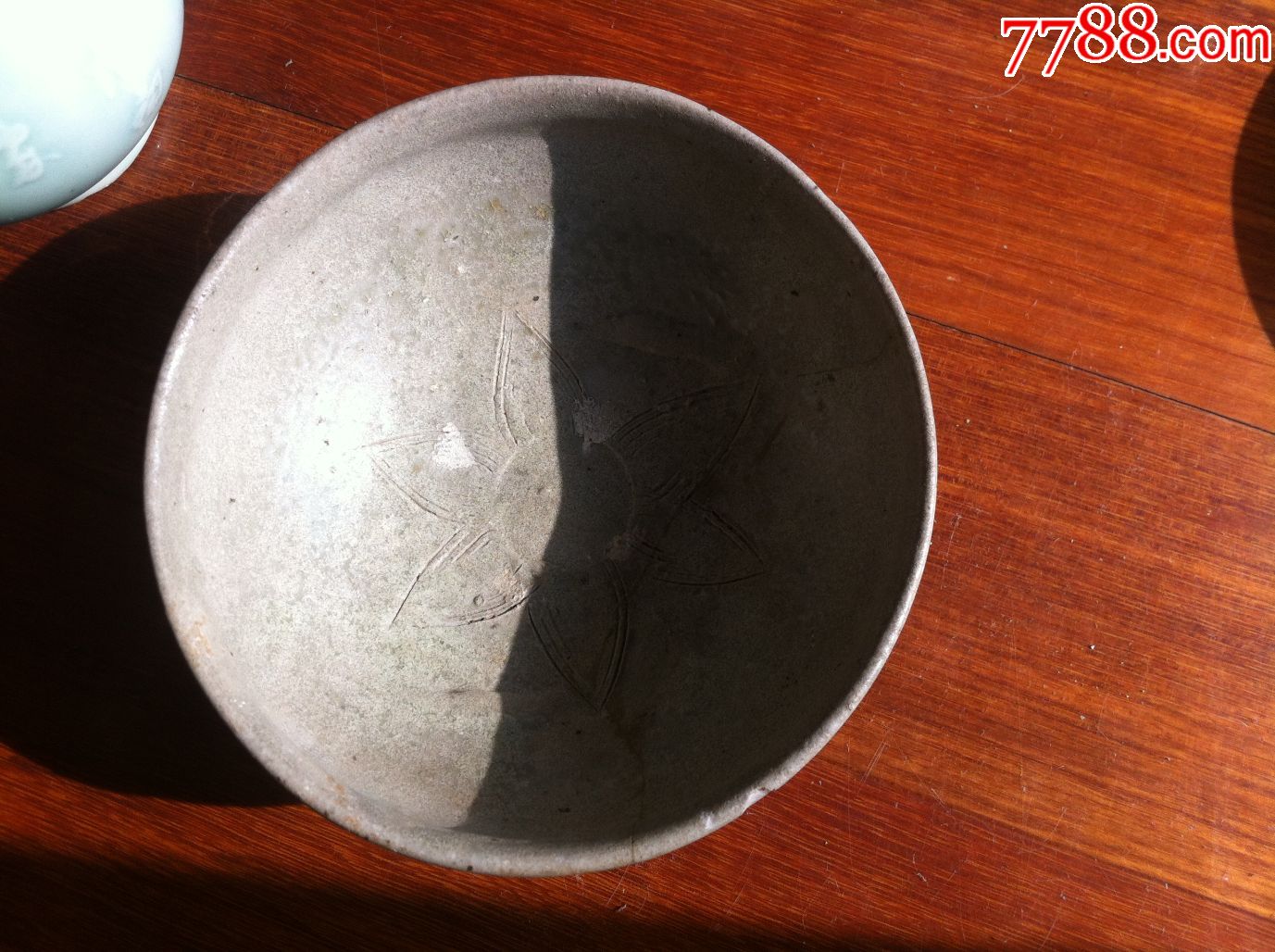 南北朝越窑刻莲纹大碗[水坑]