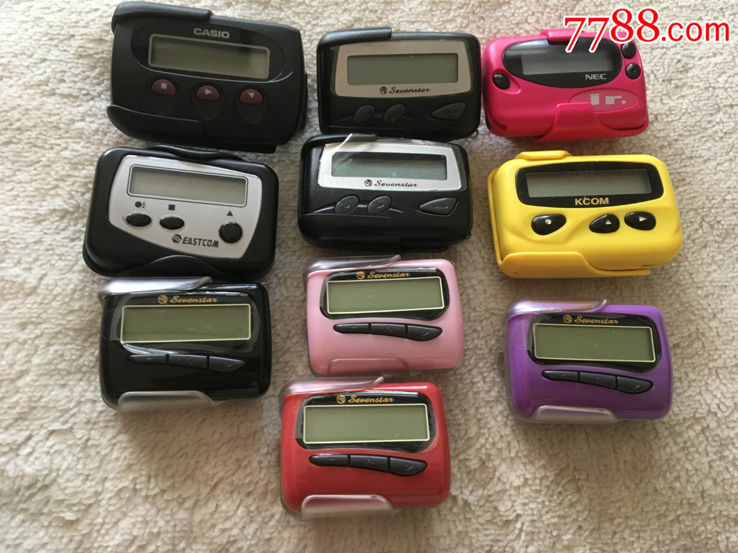 个人收藏的品牌传呼机10部正厂生产