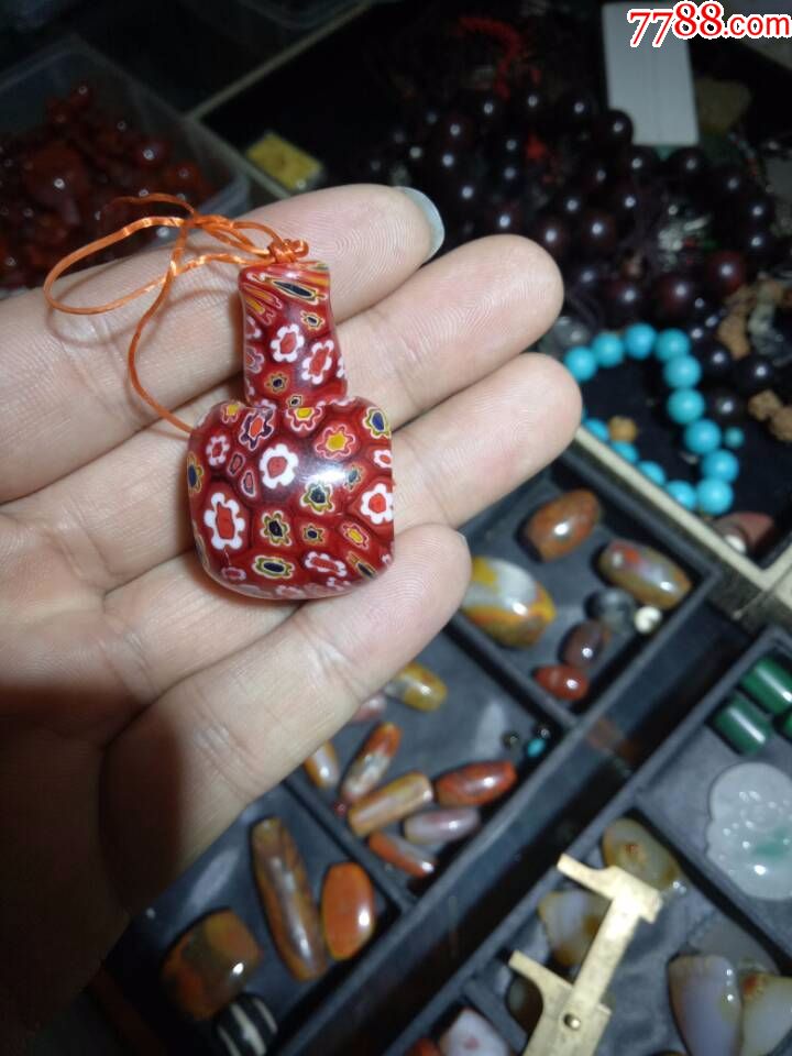 老式彩色琉璃佛头