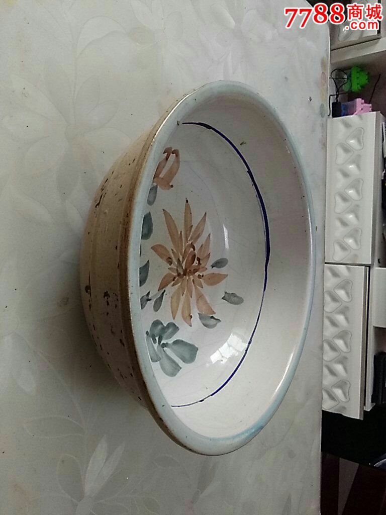 50年代淄博窑釉下红绿彩菊花纹大面盆支钉烧造