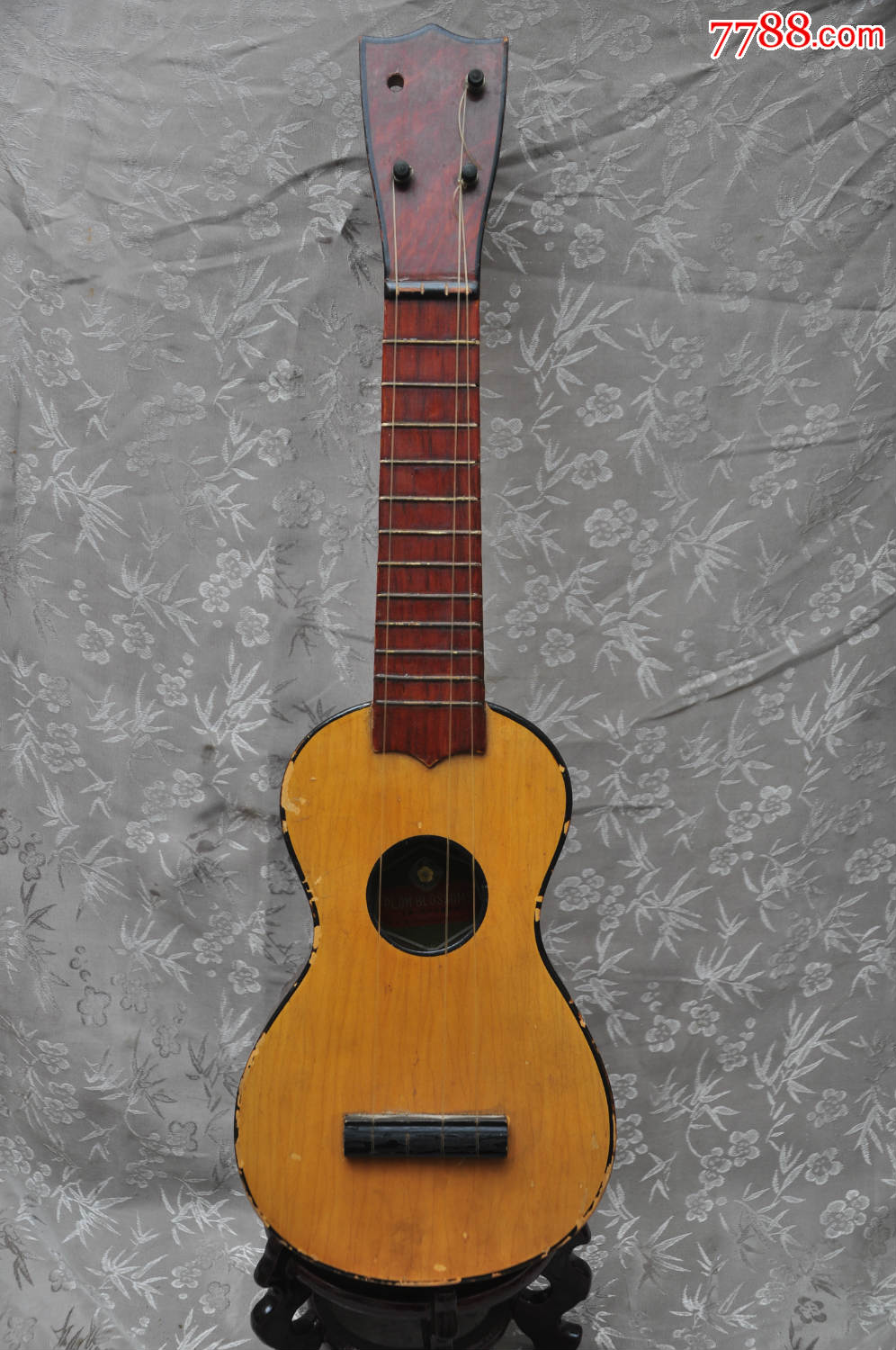 梅花牌四线琴小吉他