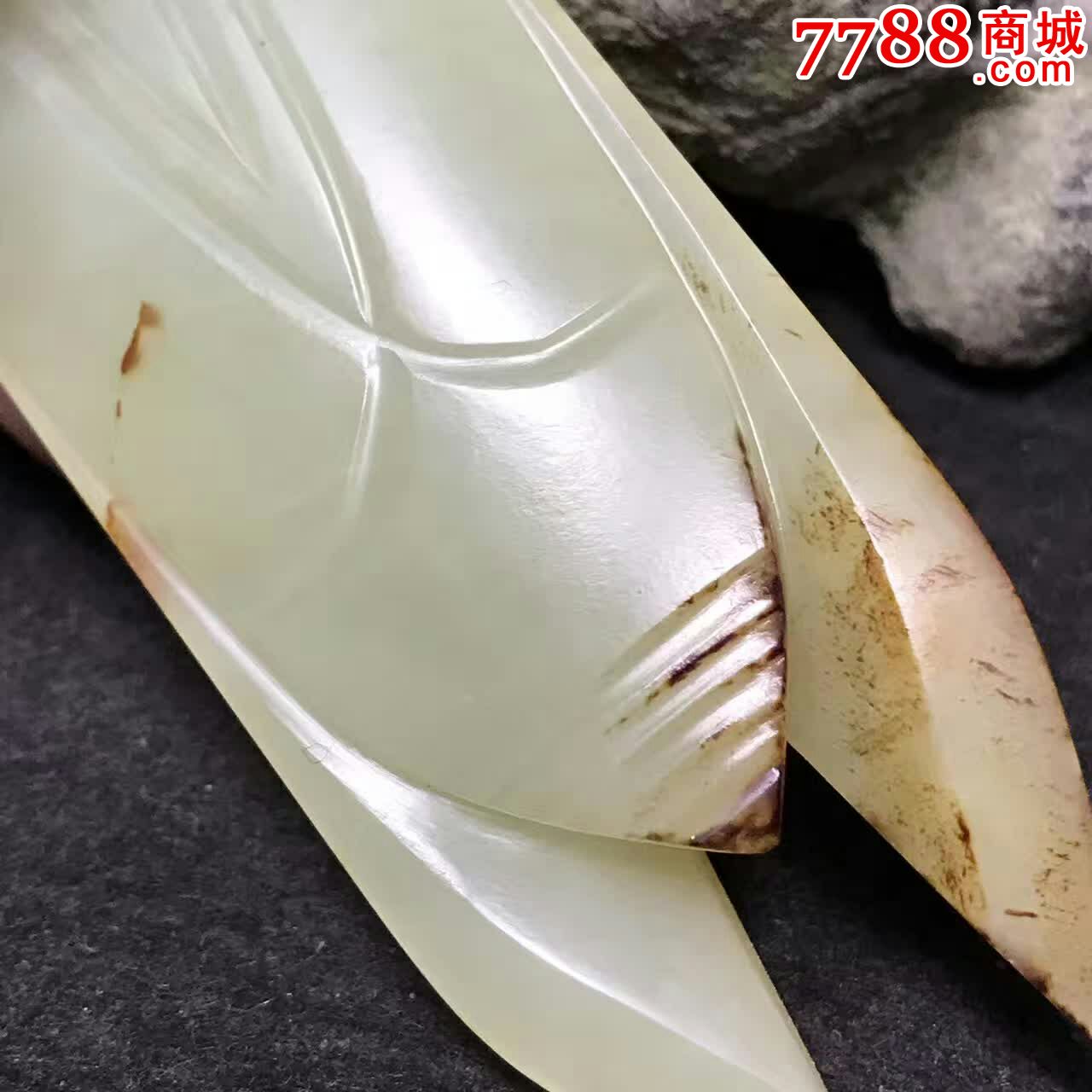 精品和田玉山流水汉代汉八刀玉蝉雕件