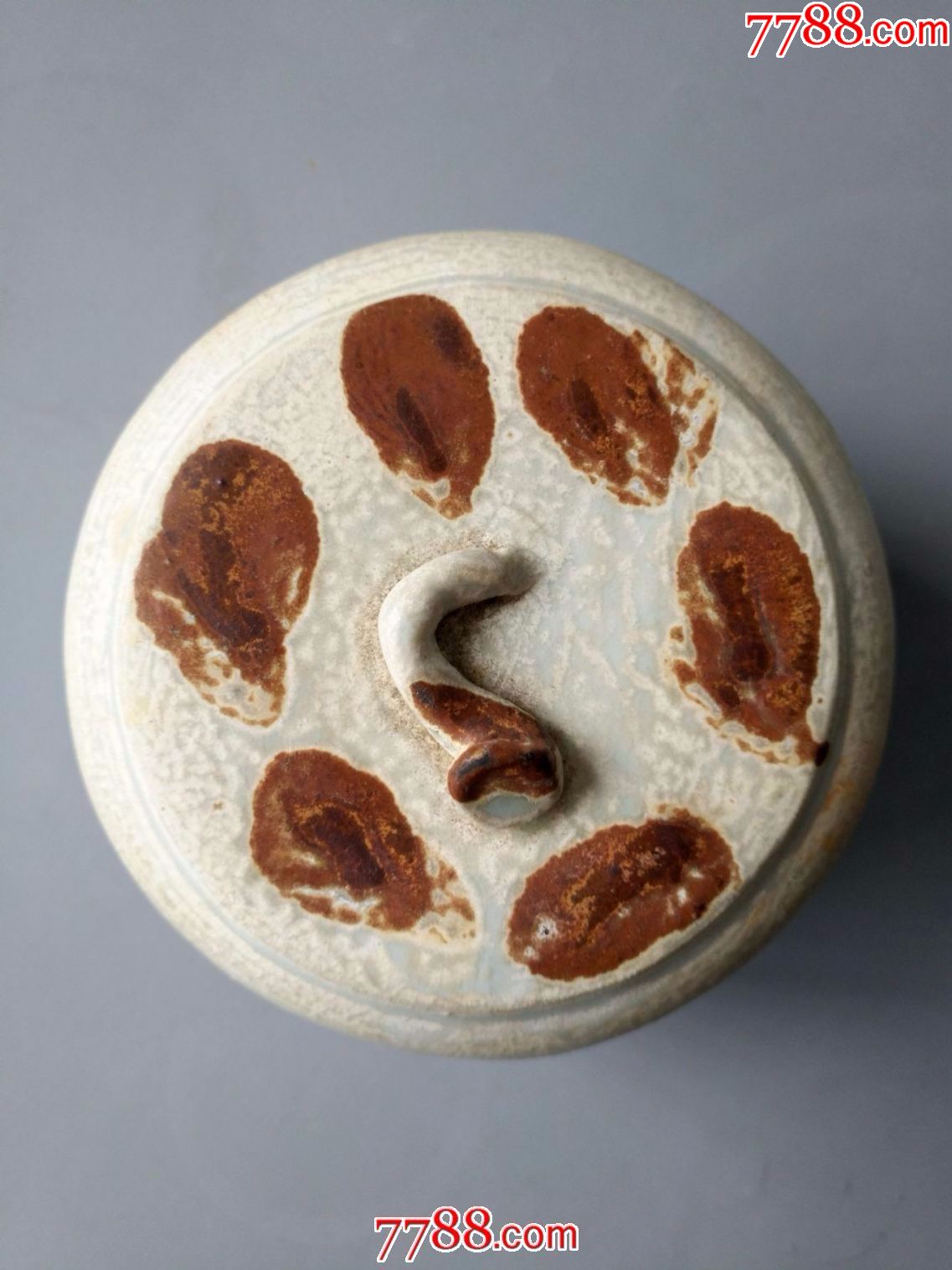 宋代影青点彩胭脂盒