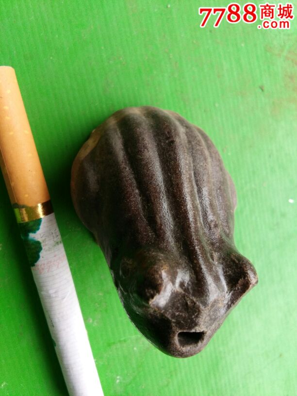 一个漂亮的青蛙老玩具